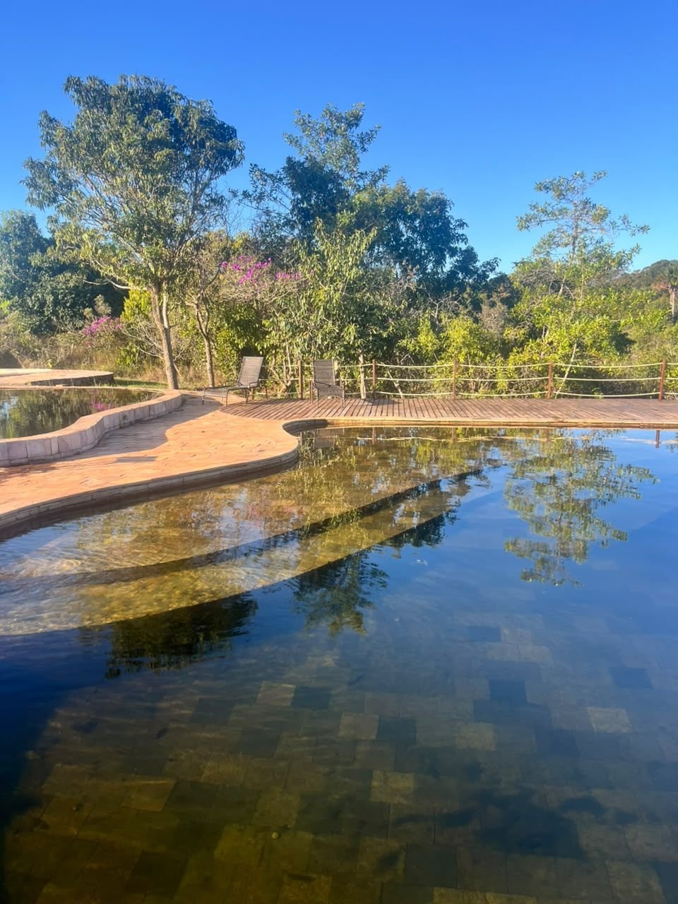 Piscina natural no cerrado da Chapada dos Veadeiros